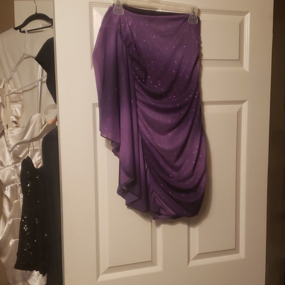 Dress - Picture 2 of 3